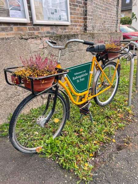 Fahrrad vor Radwegekirche